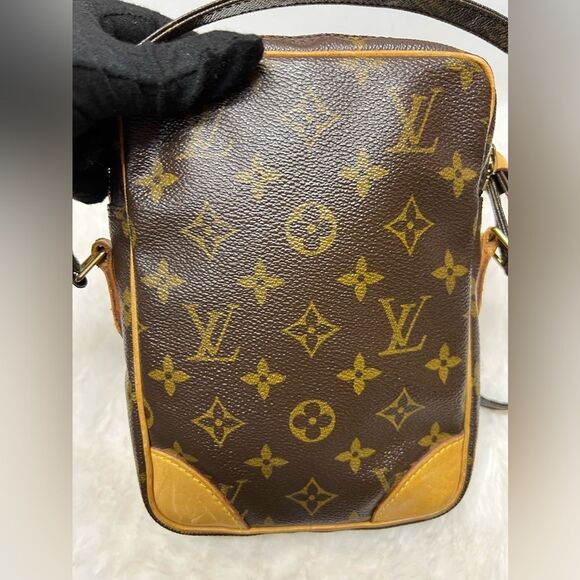 LOUIS VUITTON-SL0050 Danube Monogram Canvas Crossbody - Picture 7 of 15